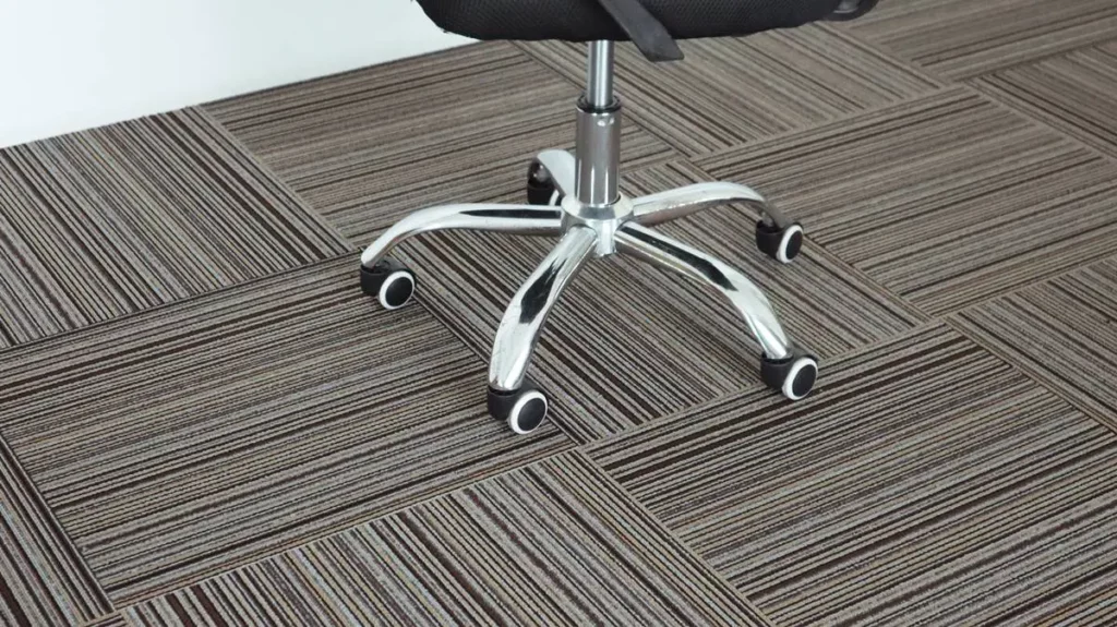 พรมแผ่น 50x50 ราคา CKK ลายทางน้ำตาล ใช้กับเก้าอี้ล้อเลื่อน