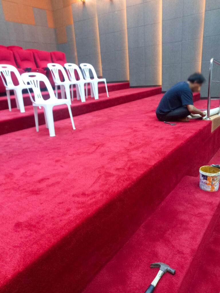 ทีมผู้เชี่ยวชาญพร้อมรับปูพรมโรงหนังและพรมหอประชุมทั่วประเทศ